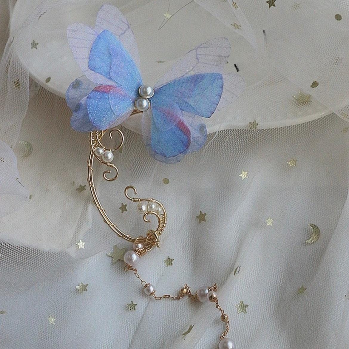 Eleganter mehrlagiger Ohrring mit Schmetterlingsperlen