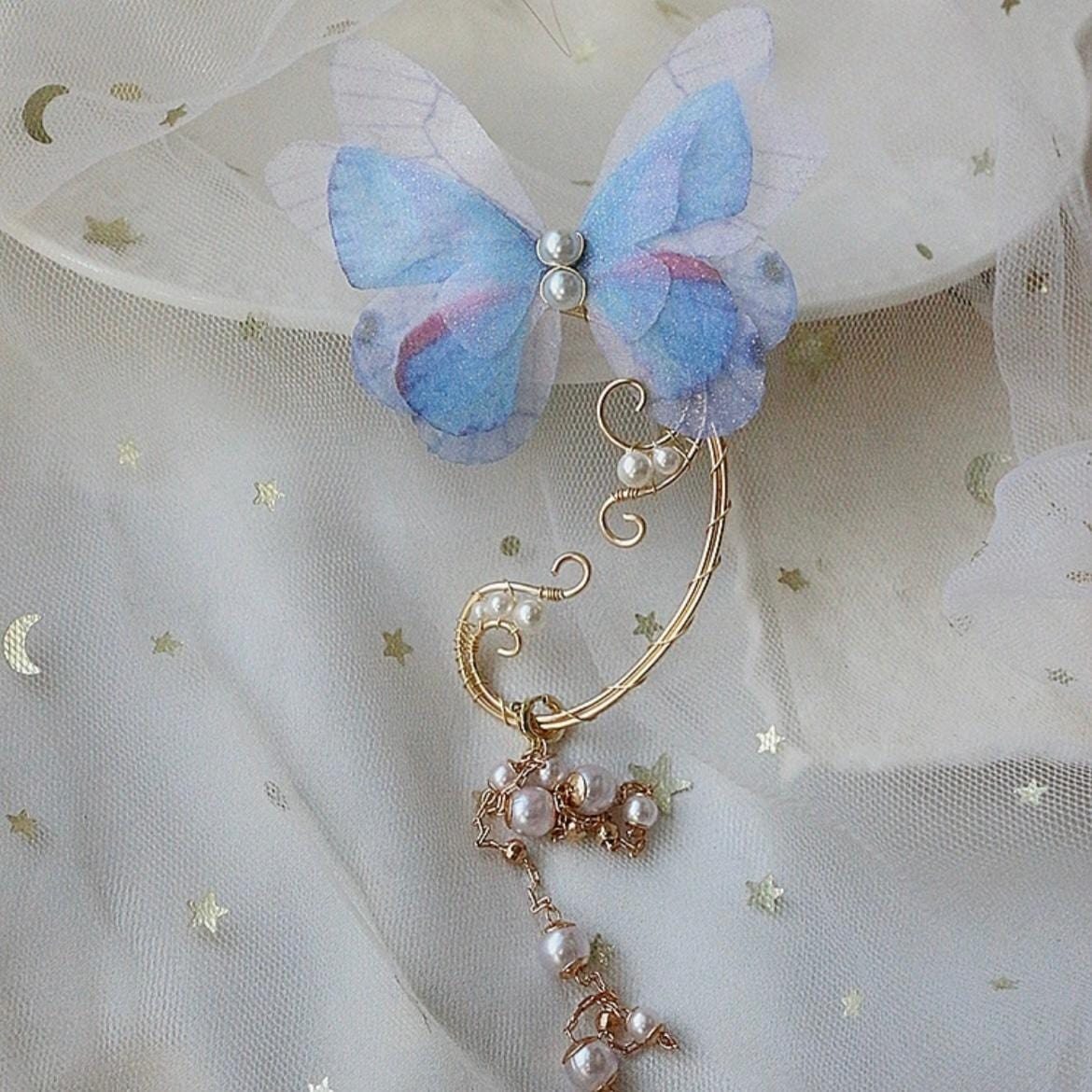 Eleganter mehrlagiger Ohrring mit Schmetterlingsperlen