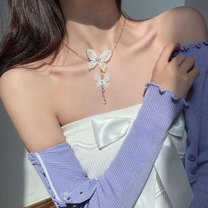 Collier élégant en chaîne avec papillon en maille