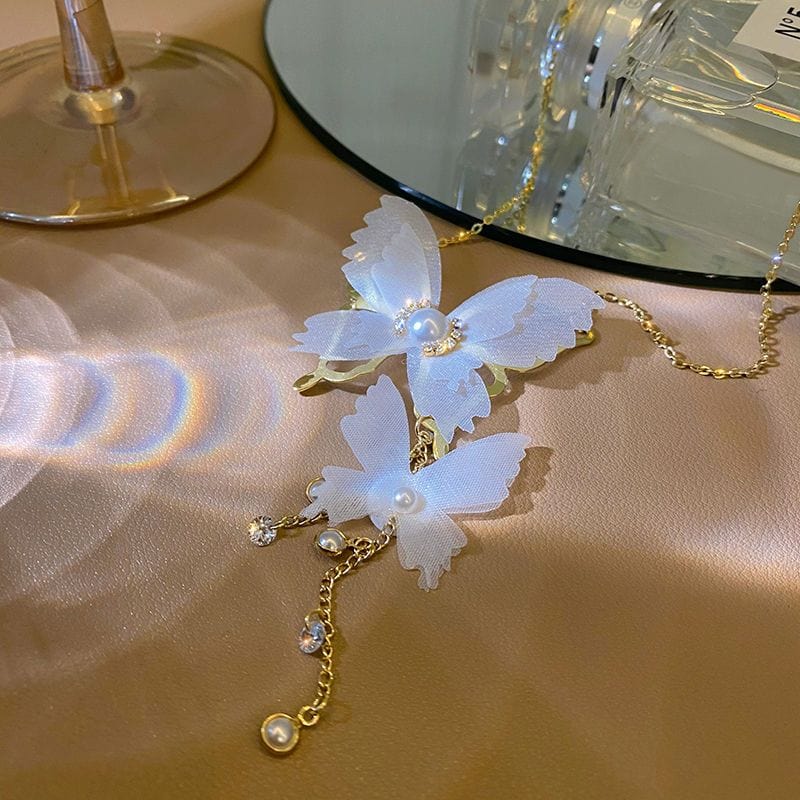 Collier élégant en chaîne avec papillon en maille