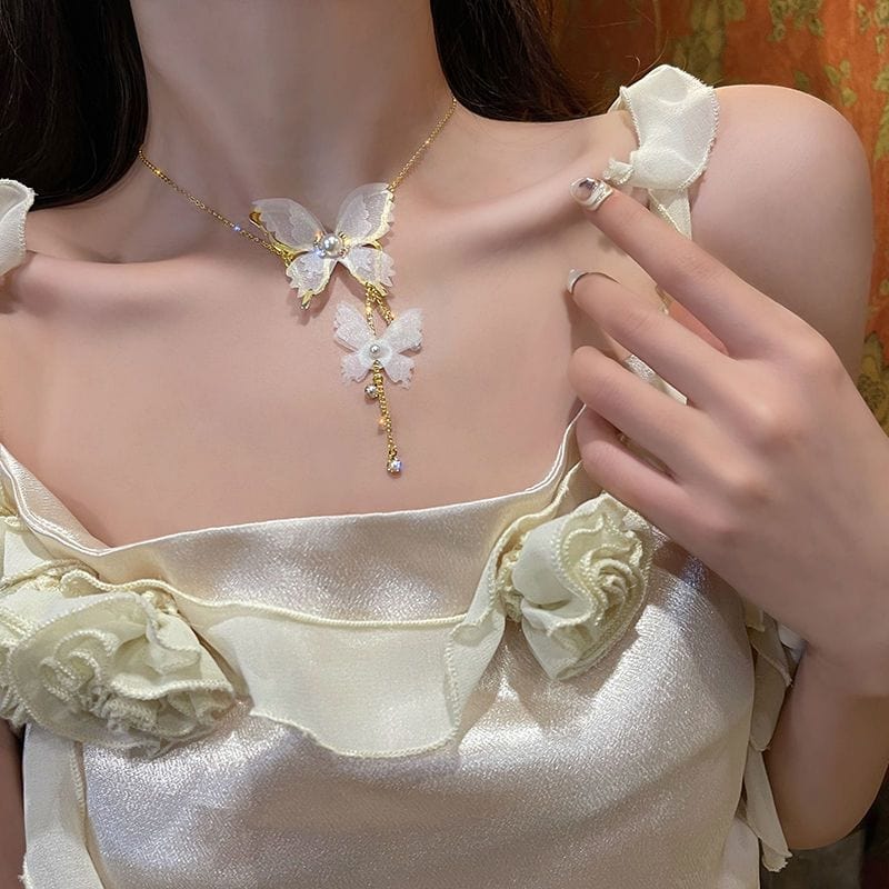 Collier élégant en chaîne avec papillon en maille