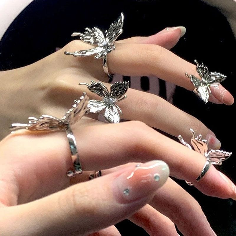 Süßes Ringset mit drei Schmetterlingen