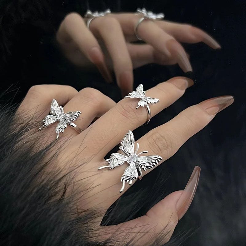 Süßes Ringset mit drei Schmetterlingen