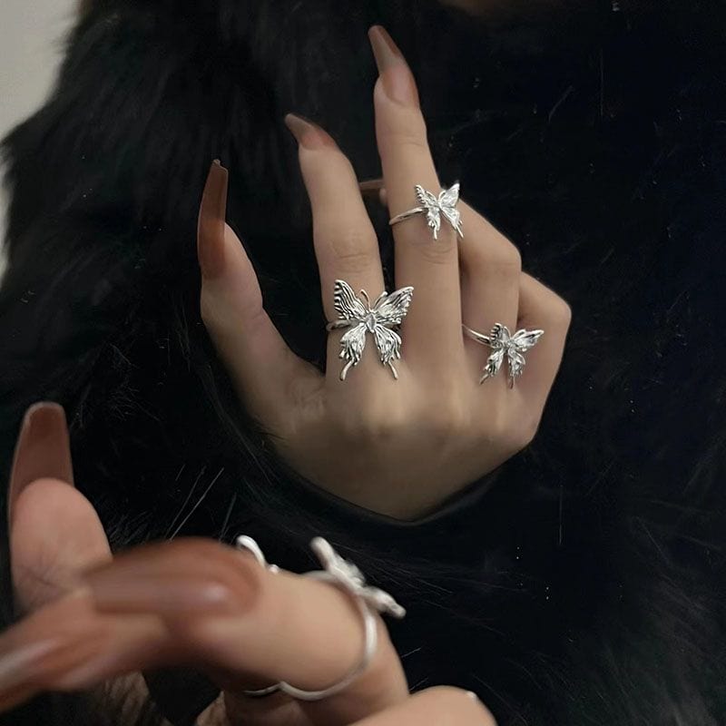 Süßes Ringset mit drei Schmetterlingen