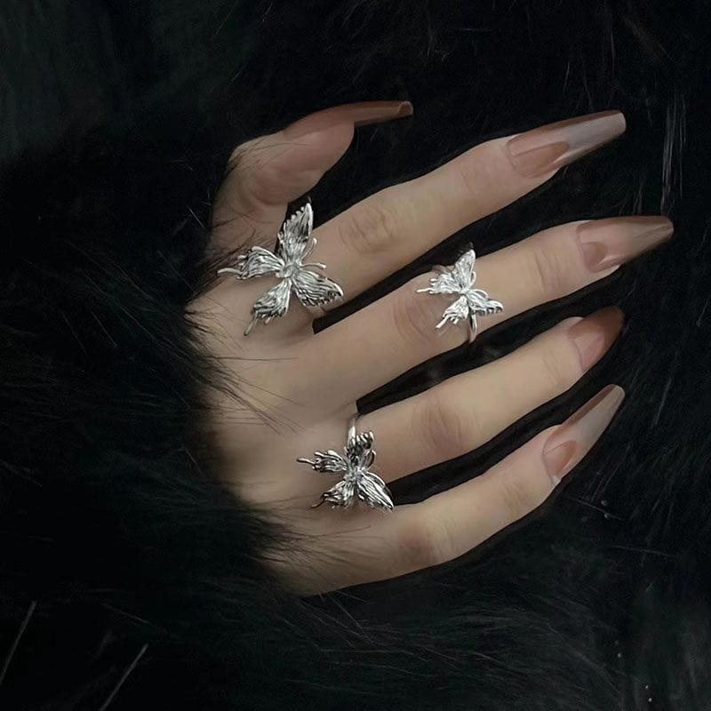 Süßes Ringset mit drei Schmetterlingen