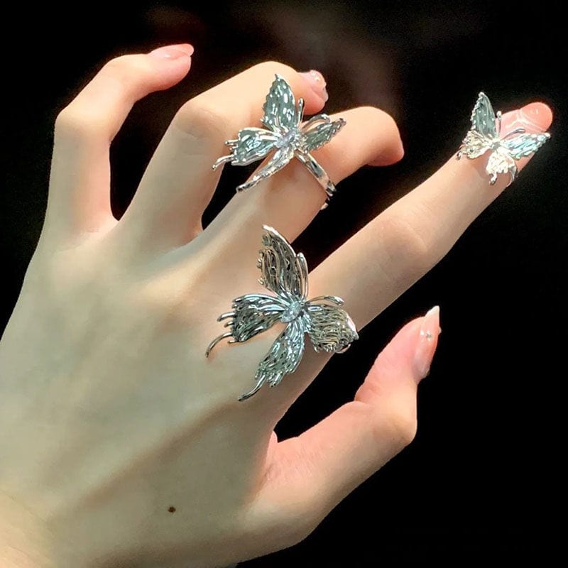 Süßes Ringset mit drei Schmetterlingen