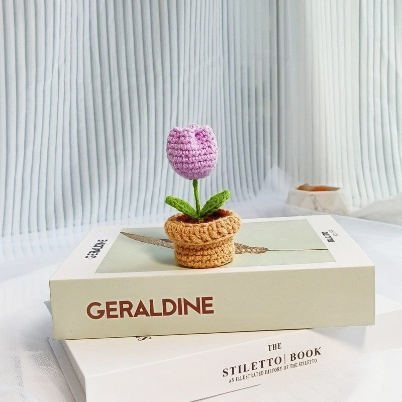 Handgestrickte Häkelblume im Topf
