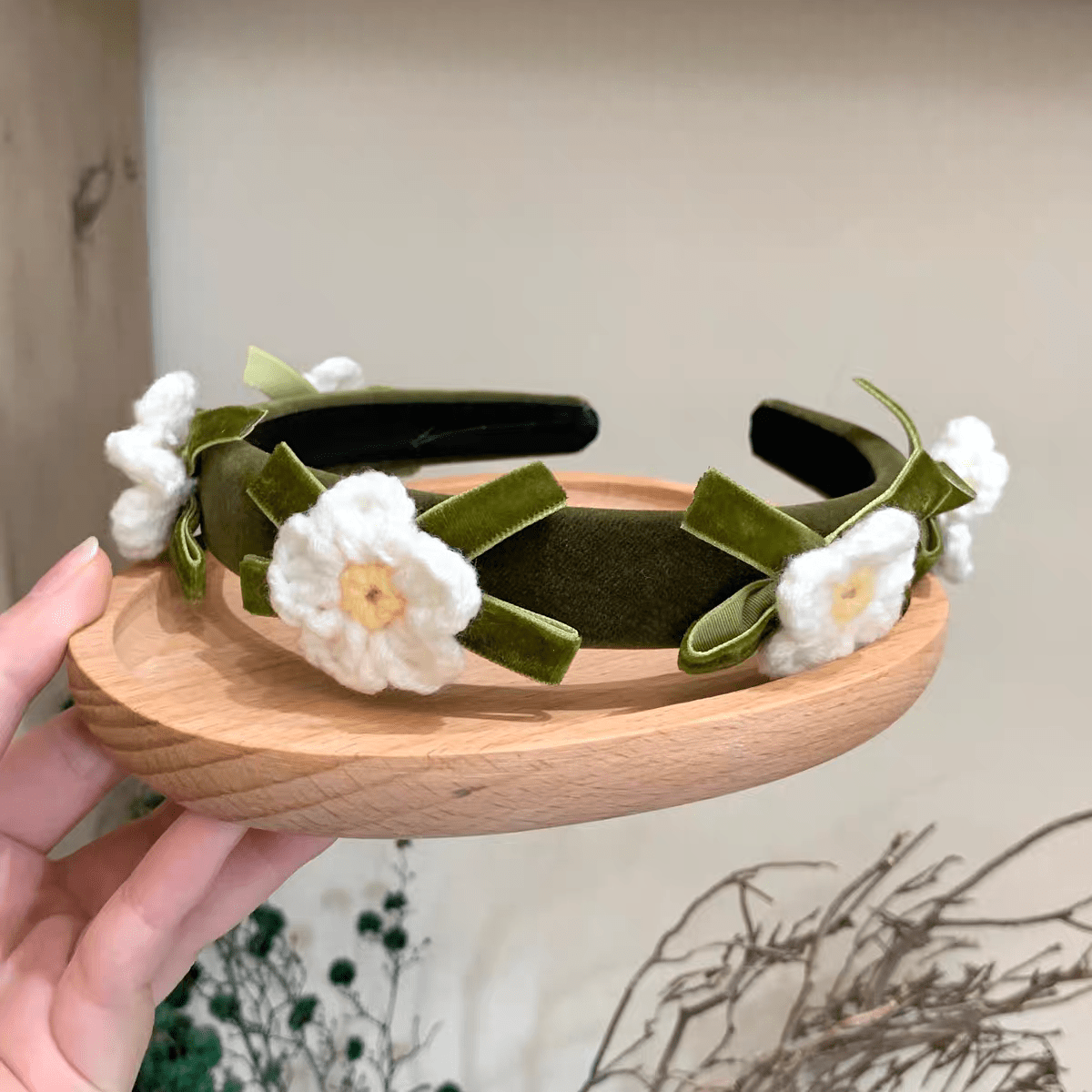 Handgemachtes gehäkeltes Blumenhaarband