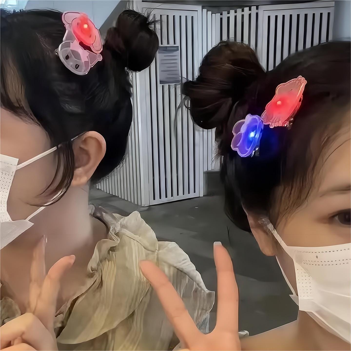 Kawaii 5-teiliges Haarspangen-Set mit blinkender LED und Cartoon-Familie