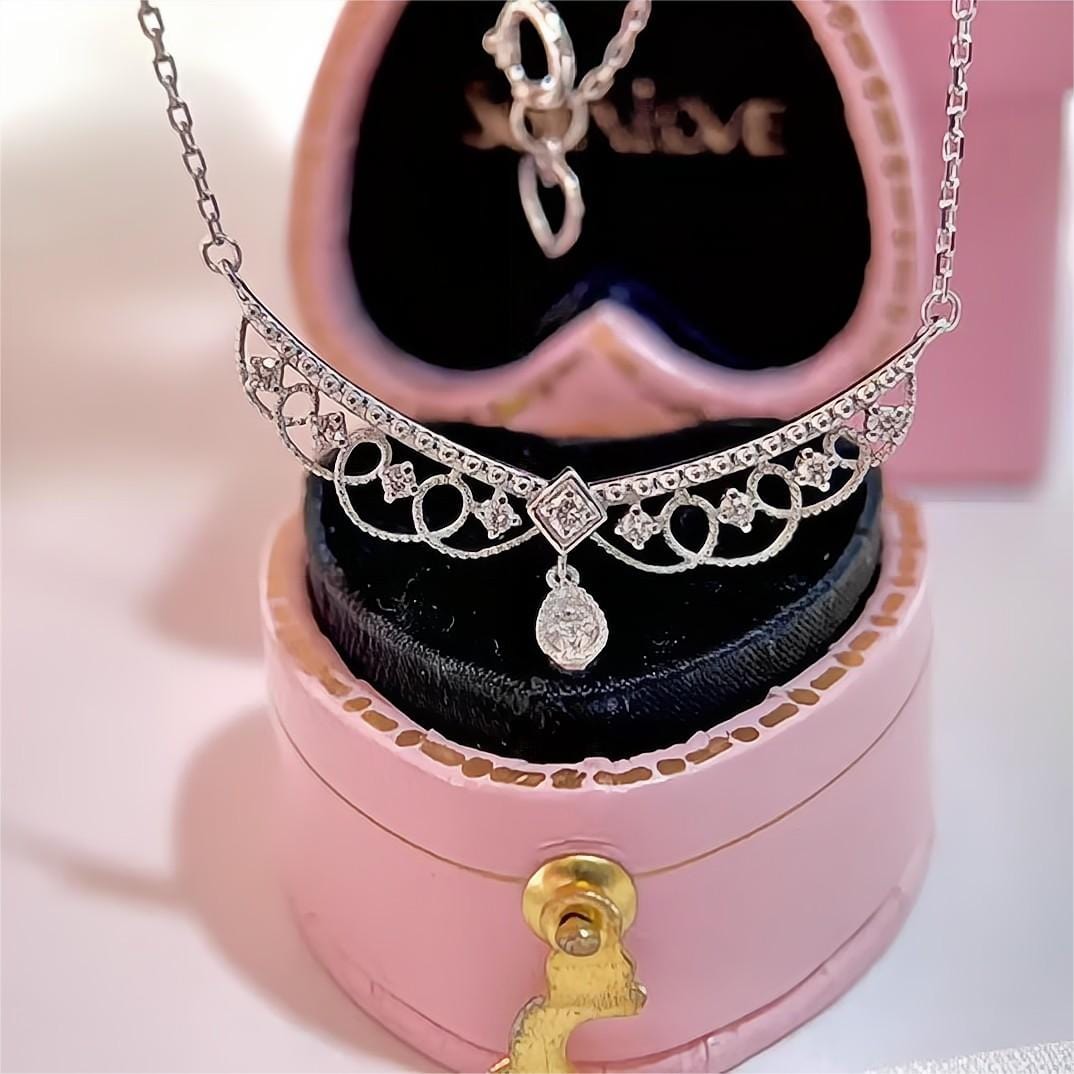 Elegant Lace Hollowed-out Pattern Chain Necklace