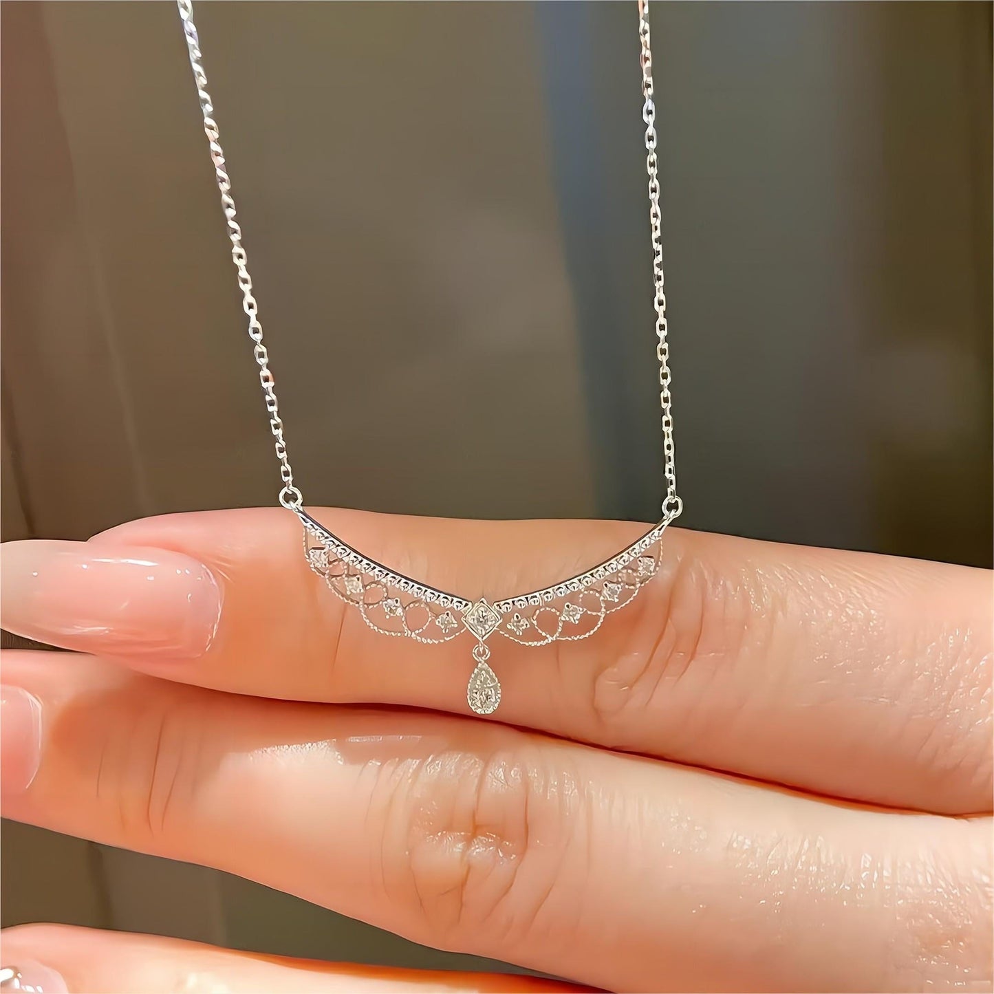 Elegant Lace Hollowed-out Pattern Chain Necklace