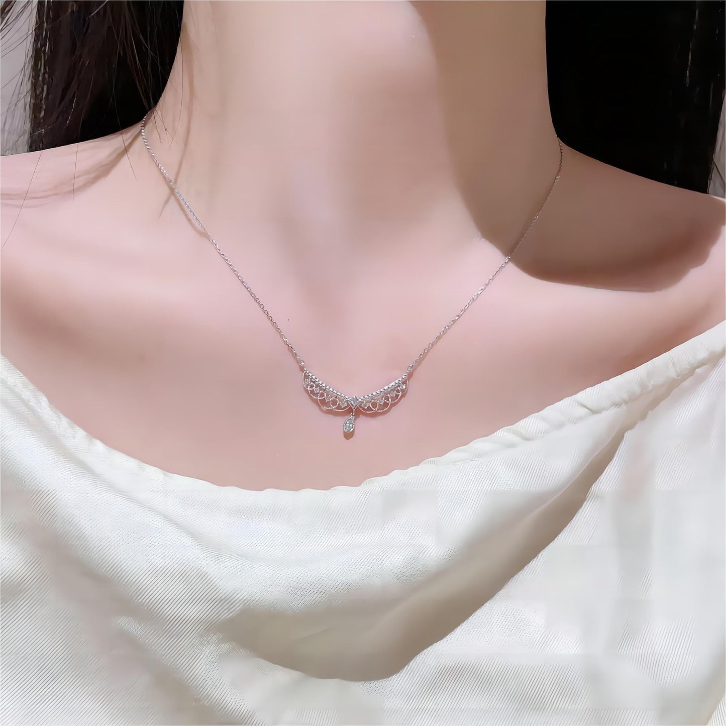 Elegant Lace Hollowed-out Pattern Chain Necklace