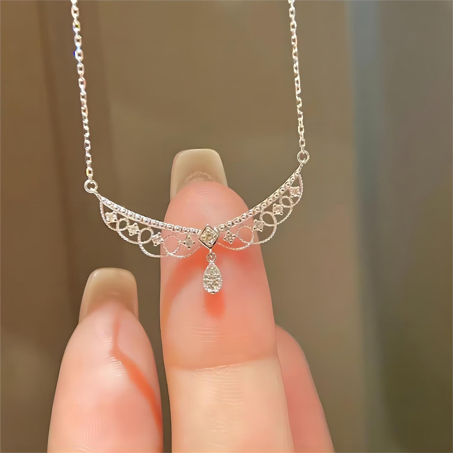 Elegant Lace Hollowed-out Pattern Chain Necklace