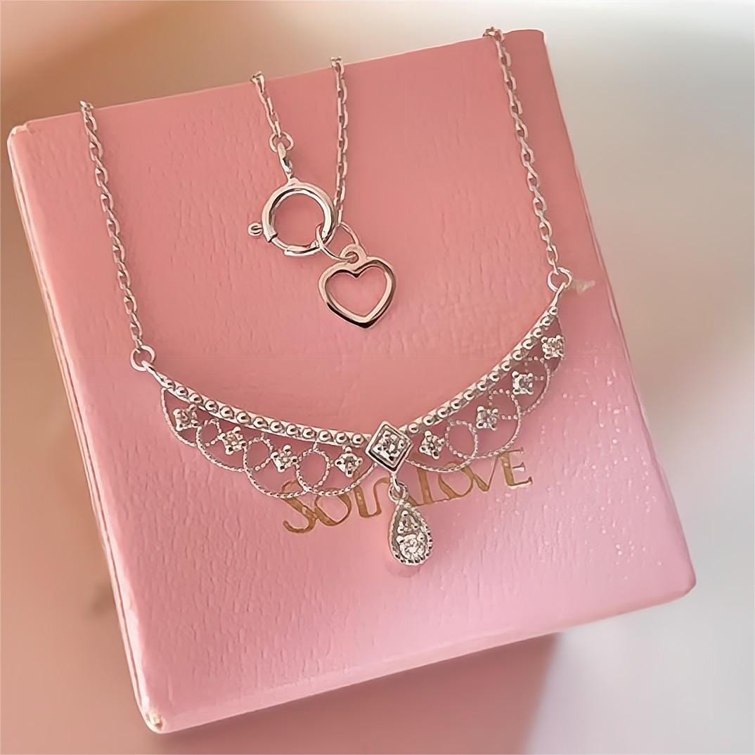 Elegant Lace Hollowed-out Pattern Chain Necklace