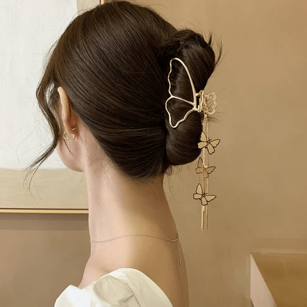 Pince à chignon à pompon en chaîne papillon