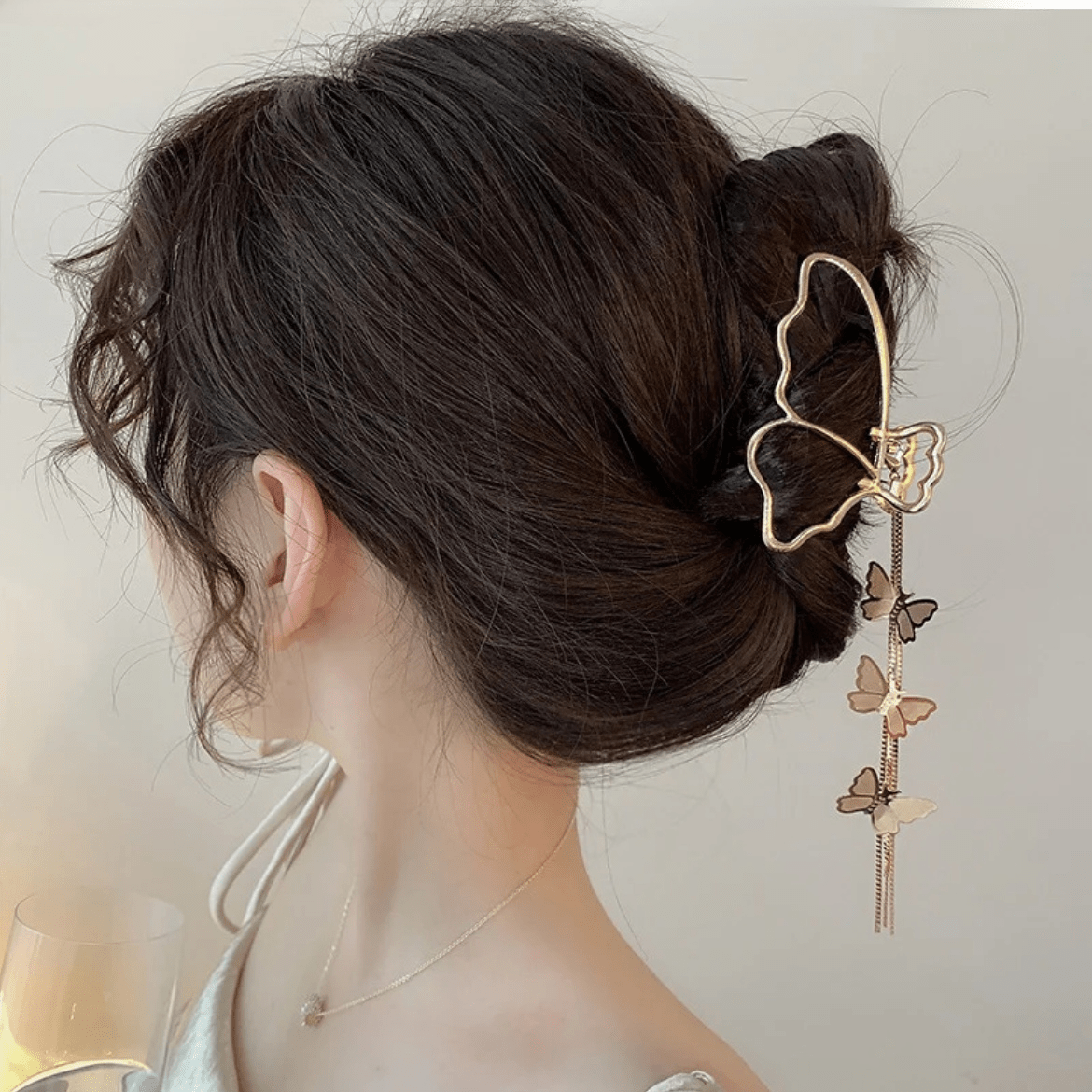 Pince à chignon à pompon en chaîne papillon