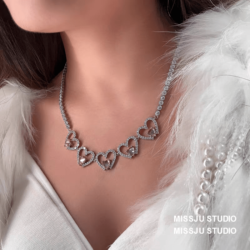 Collier coeur creux en cristal rose