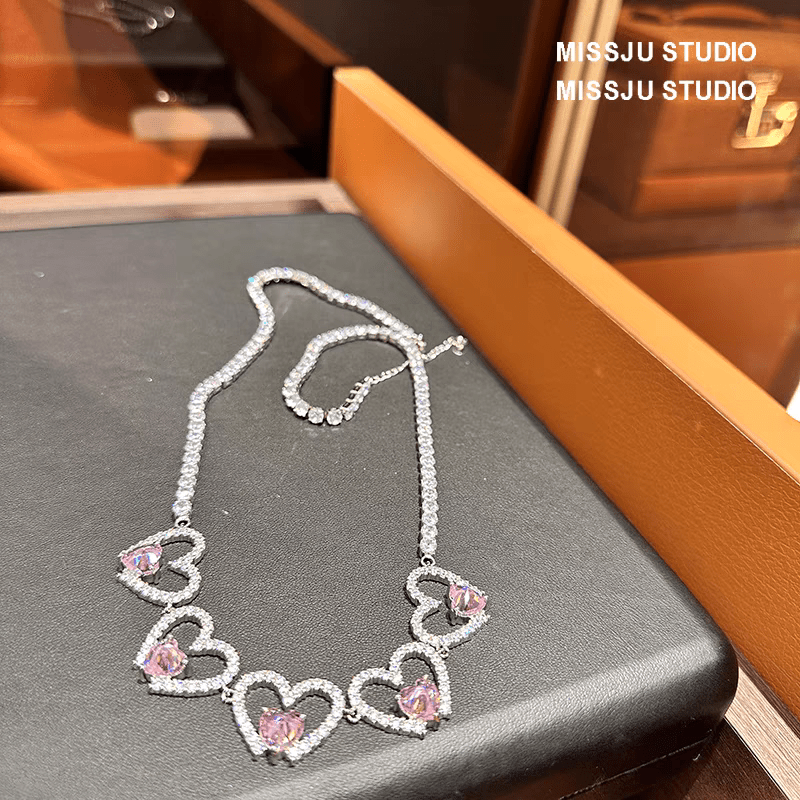 Collier coeur creux en cristal rose