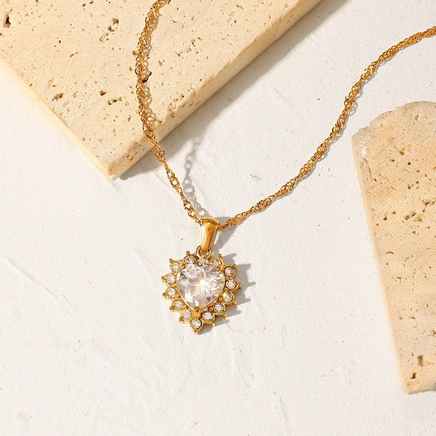 Charmant collier pendentif coeur en cristal