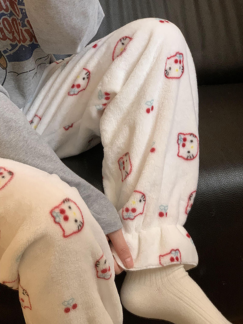 Flauschige Pyjamahose mit Kätzchenmotiv