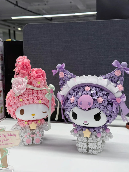 Kuro and Melo Rose Ganden building blocks figures