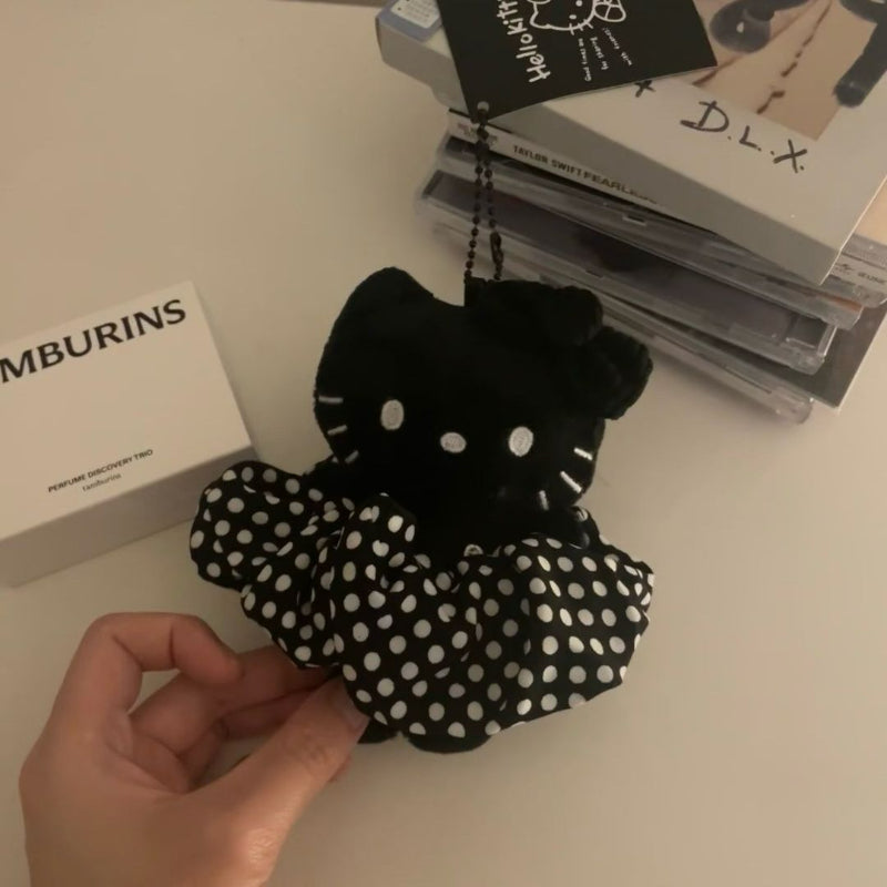 Porte-clés Chaton en robe à pois noirs KI677