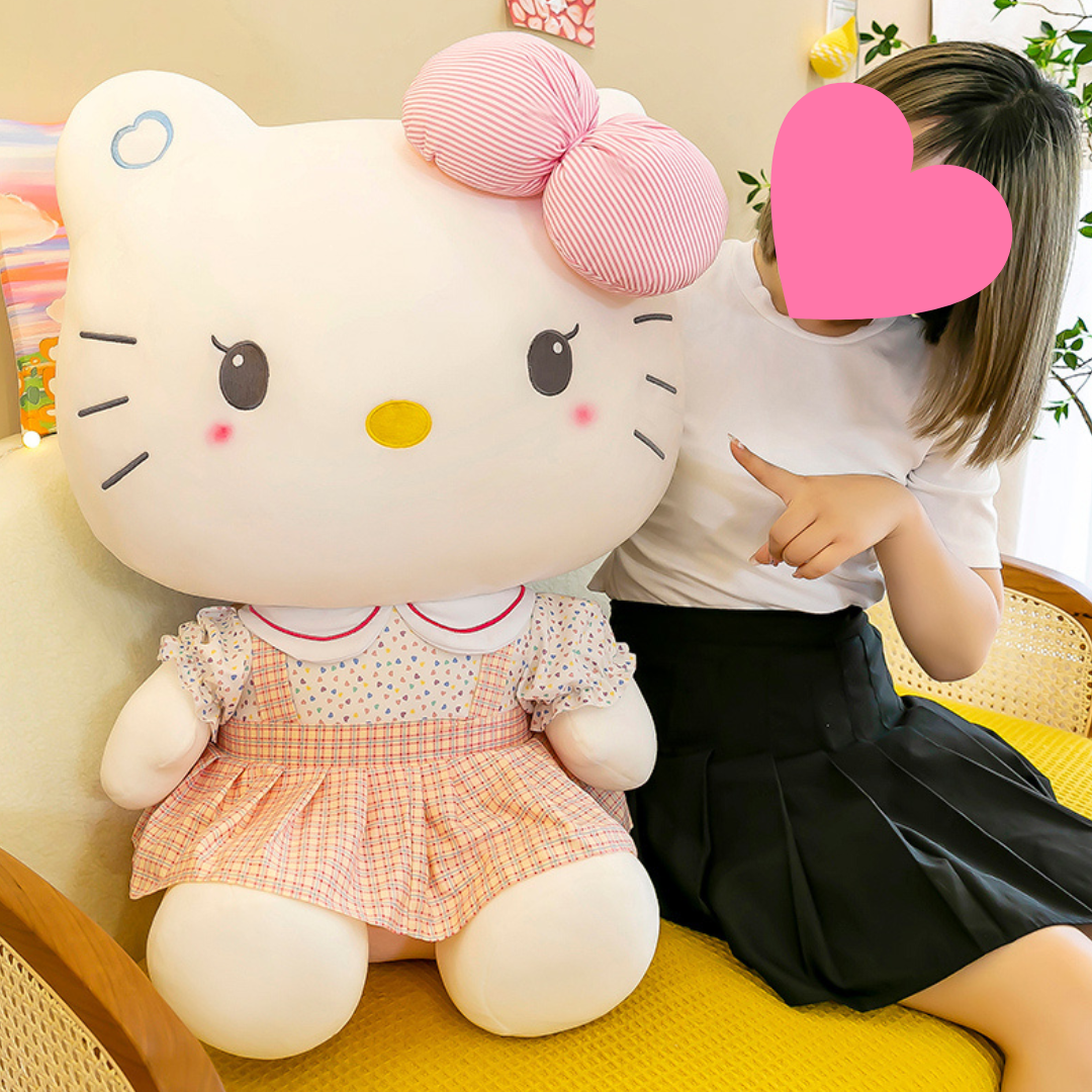 Adorable poupée en peluche avec robe