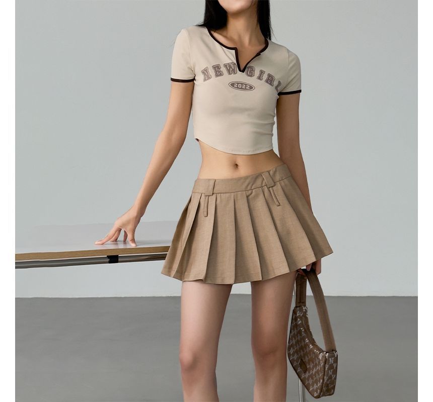 Low Waist Solid Pleated A-Line Mini Skirt