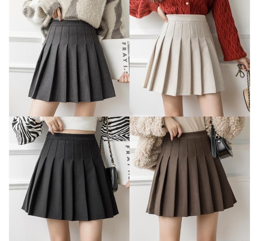 Clean Design Pleated Mini Skirt with High-Rise Silhouette