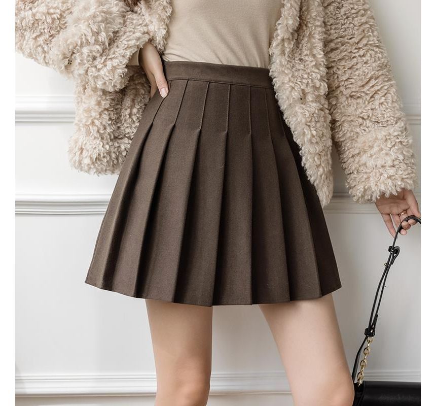 Clean Design Pleated Mini Skirt with High-Rise Silhouette