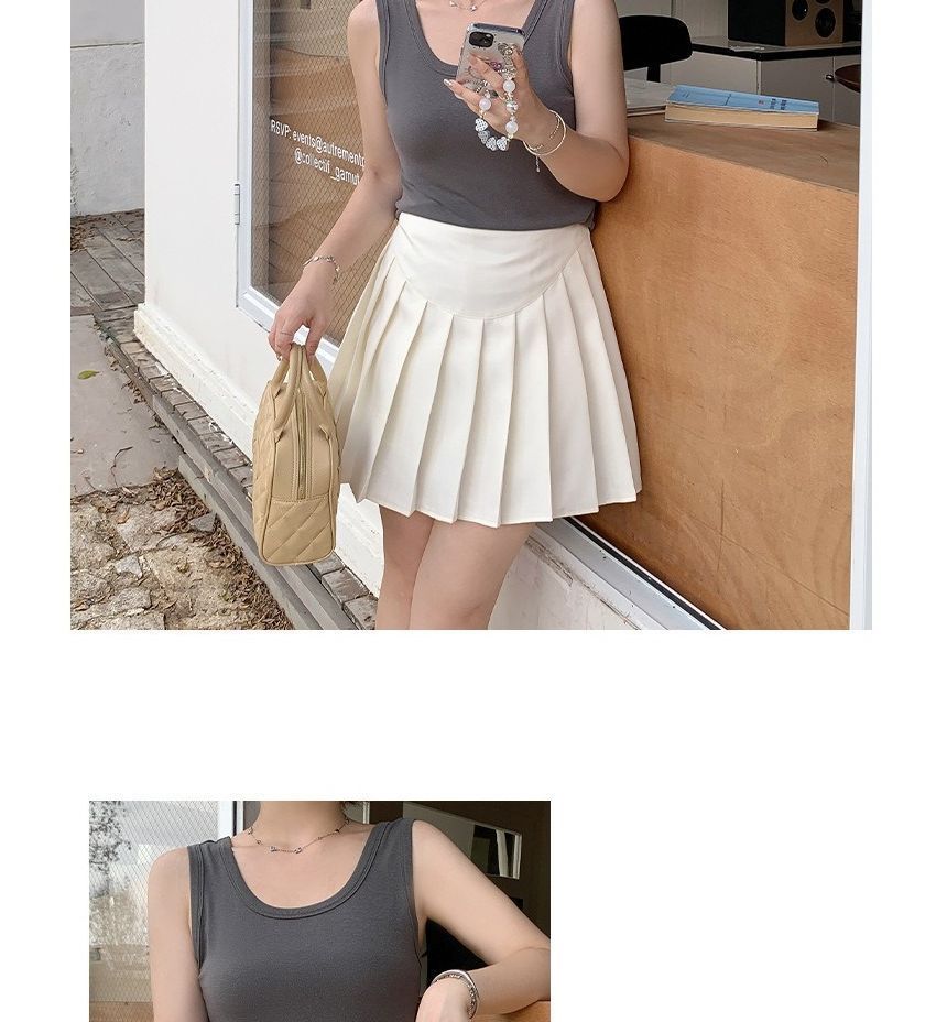 Mid-Rise Pleated Mini Skirt in Solid Color