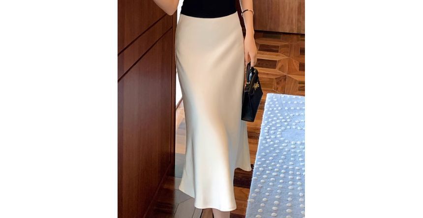 Satin Midi A-Line Skirt with High-Waist Solid Finish