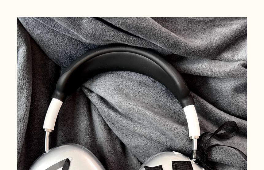 Cross Ribbon AirPods Max Earphone Case Skin