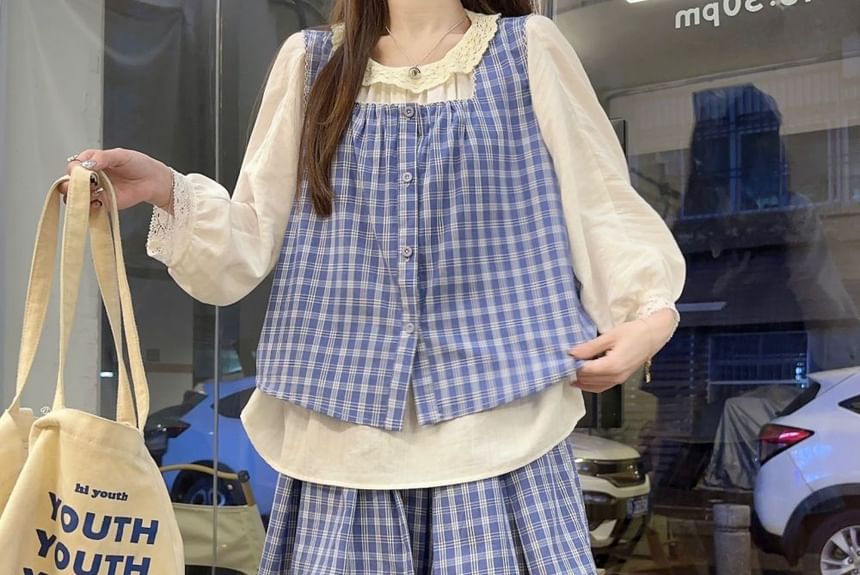 Elegant Lace-Trimmed Three-Quarter Sleeve Top and Pleated Skirt Ensemble