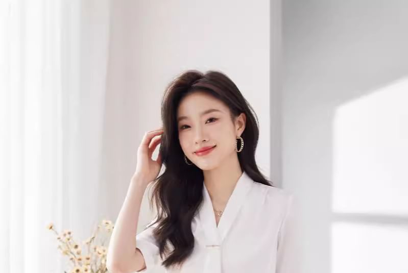 V-Neck Short Sleeve Blouse with A-Line Skirt Outfit