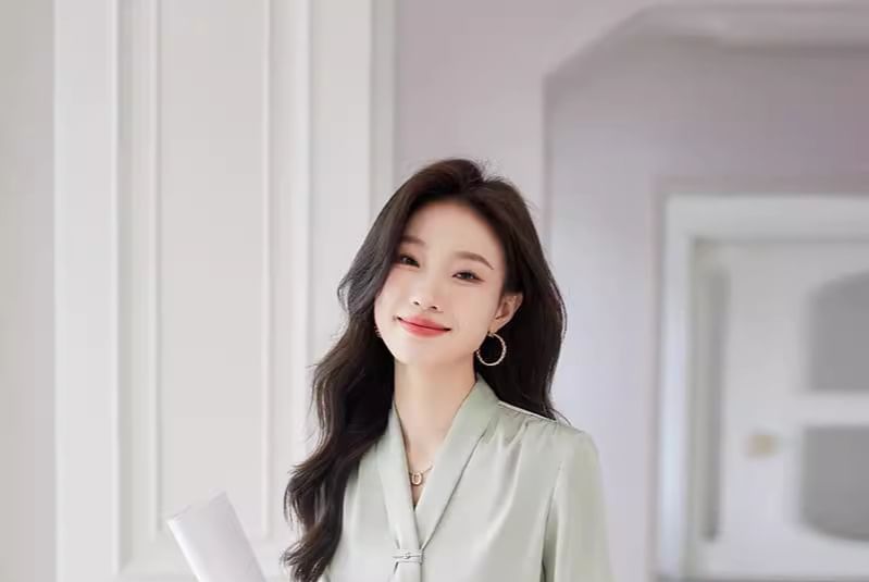 V-Neck Short Sleeve Blouse with A-Line Skirt Outfit
