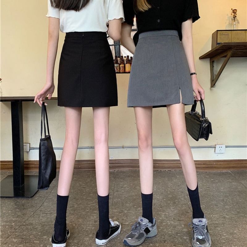 Classic Solid A-Line Mini Skirt with High Waist