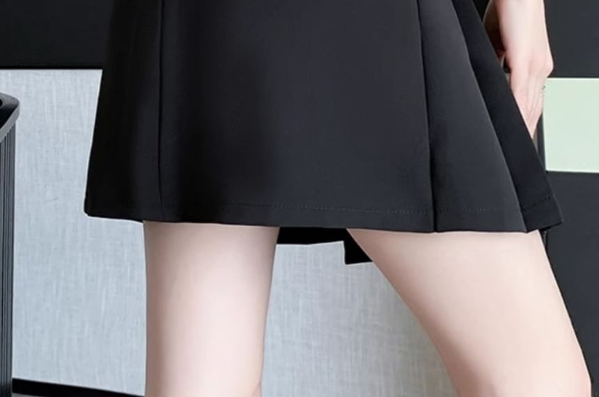 Pleated Solid A-Line Mini Skirt with High Rise