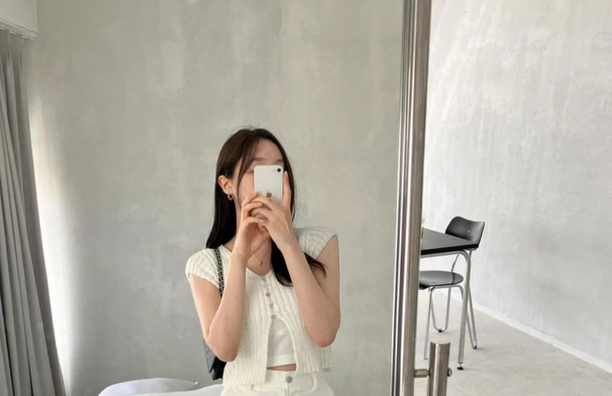 Short Sleeve V-Neck Button Up Cropped Knit