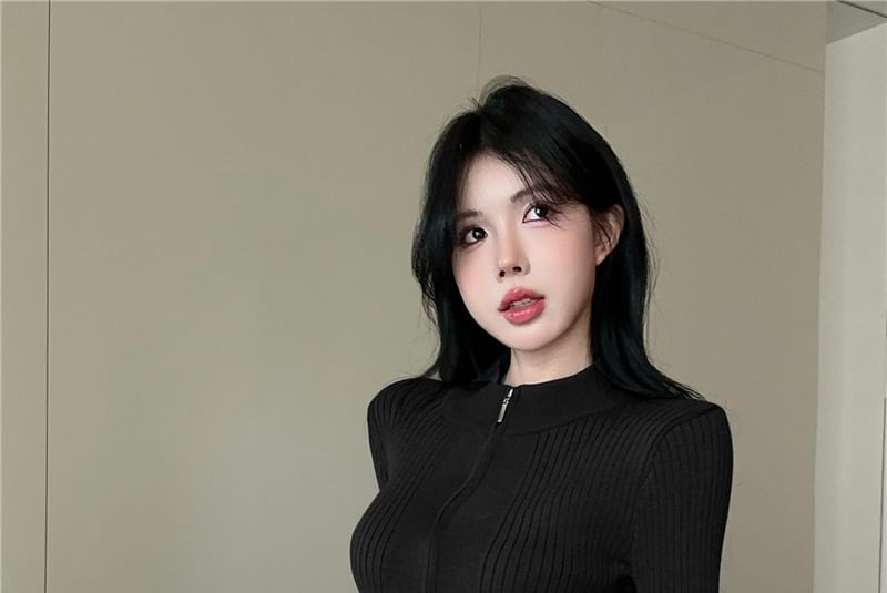 Mock Neck Solid Ribbed Zip Front Cropped Sweater