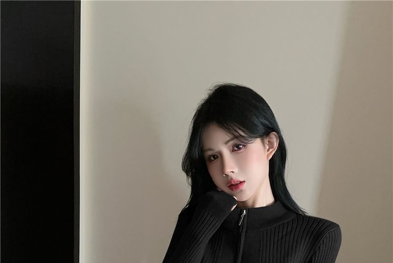 Mock Neck Solid Ribbed Zip Front Cropped Sweater
