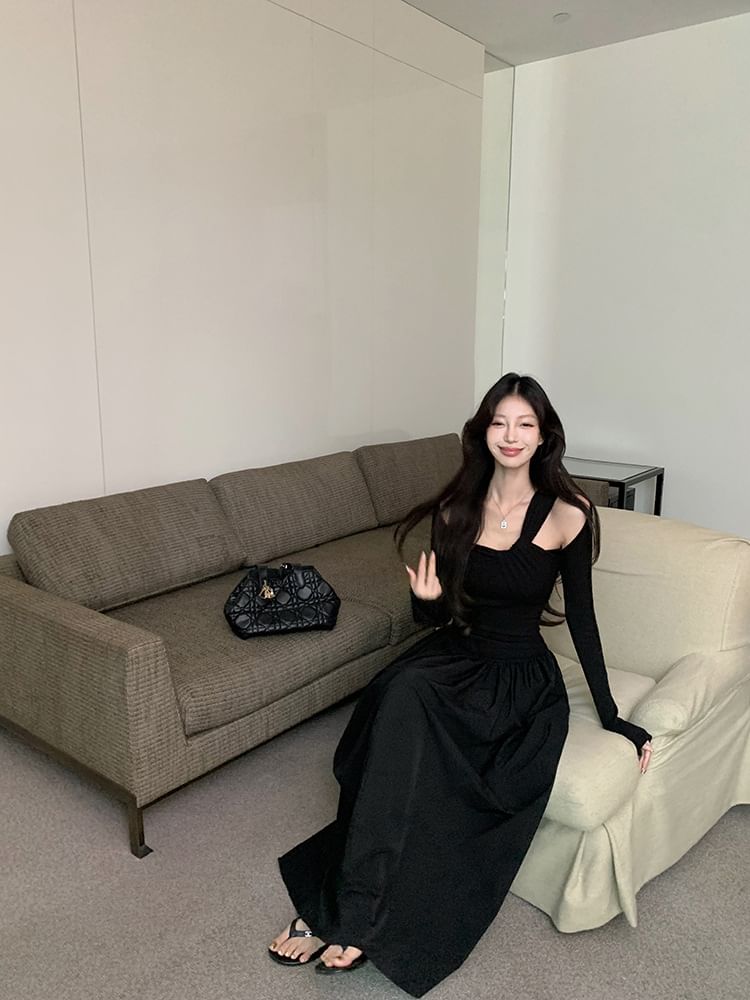 Cold-Shoulder Long-Sleeve A-Line Maxi Dress