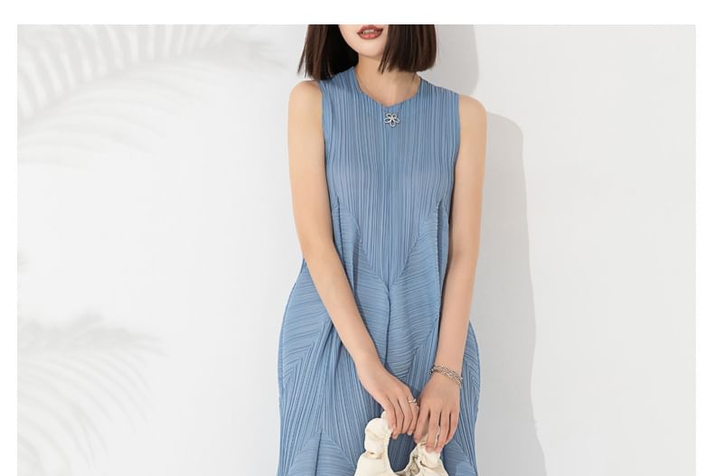 Crew Neck Ribbed Sleeveless Smock Maxi Dress