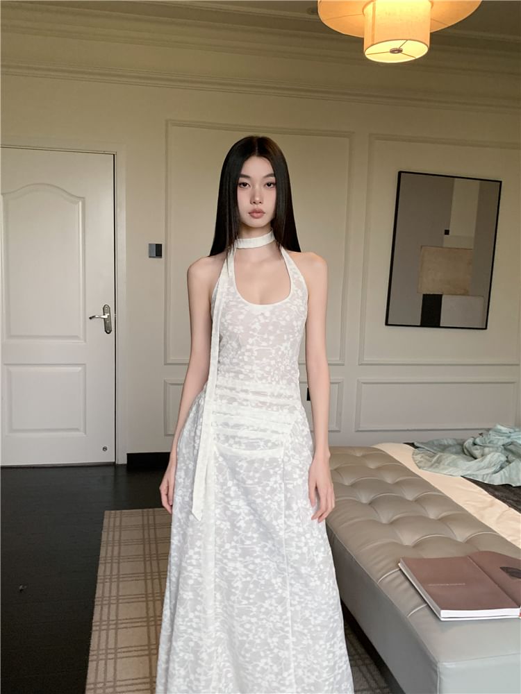 Sleeveless Lace A-Line Maxi Dress