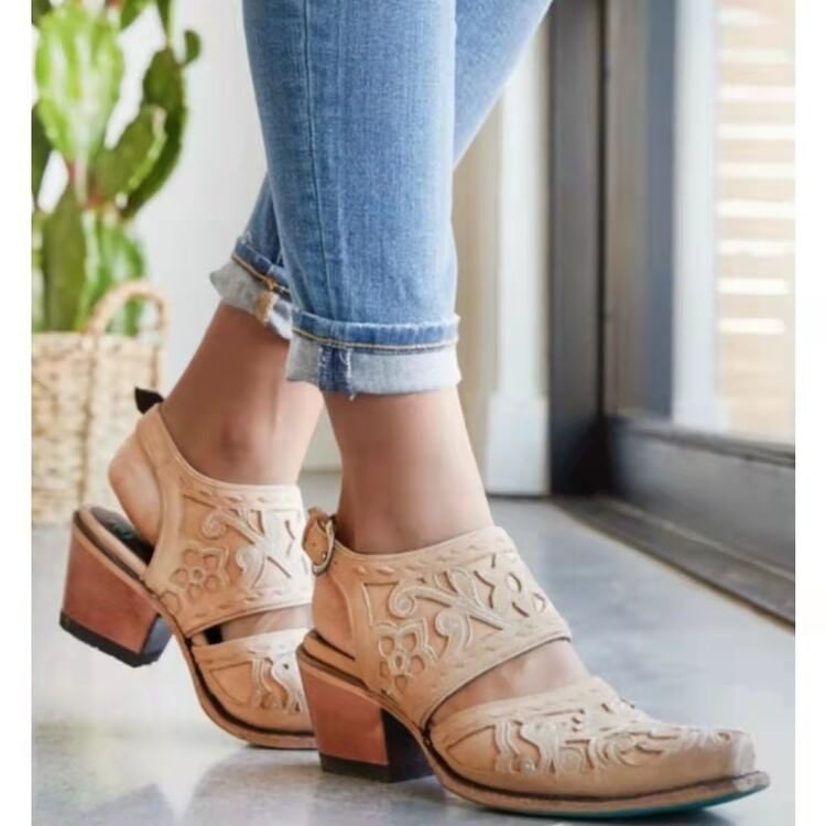Low Heel Buckled Sandals