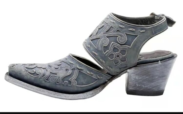 Low Heel Buckled Sandals