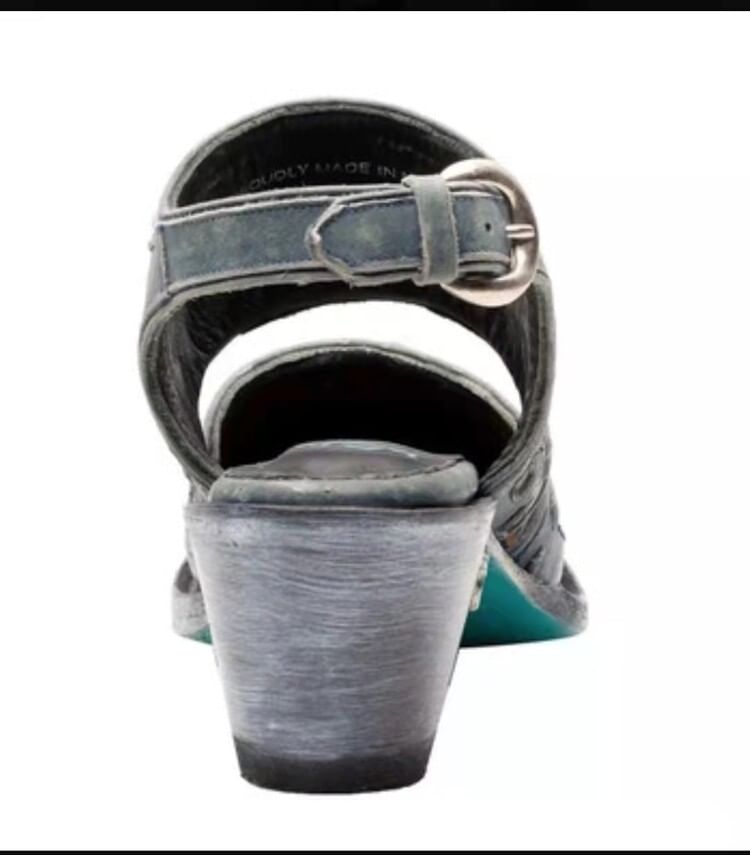 Low Heel Buckled Sandals