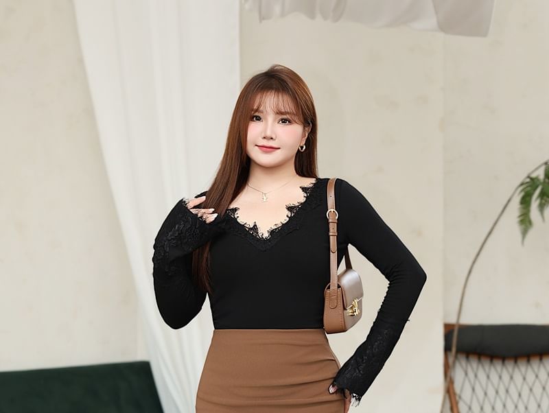 Flared Sleeve V-Neck Lace Tee for Plus Sizes