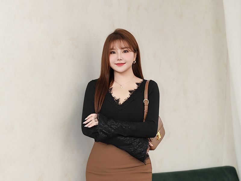 Flared Sleeve V-Neck Lace Tee for Plus Sizes