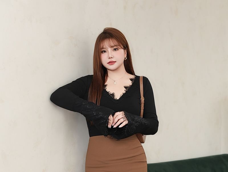 Flared Sleeve V-Neck Lace Tee for Plus Sizes